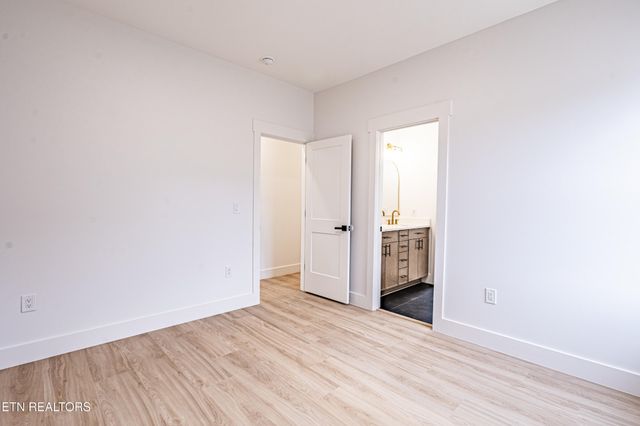 2823 Johnston St, Knoxville, TN 37921