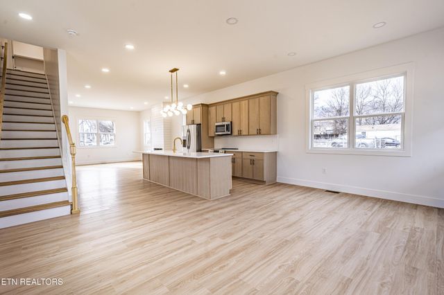 2823 Johnston St, Knoxville, TN 37921