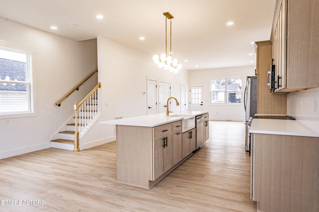 2823 Johnston St, Knoxville, TN 37921