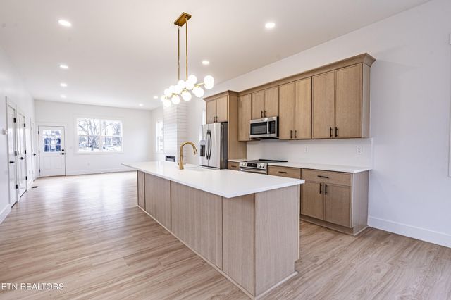 2823 Johnston St, Knoxville, TN 37921