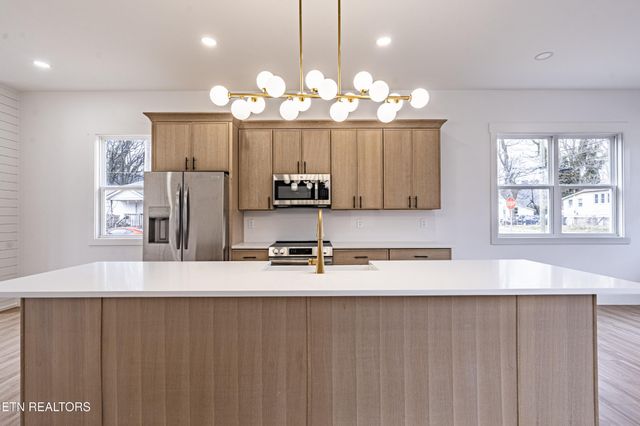 2823 Johnston St, Knoxville, TN 37921