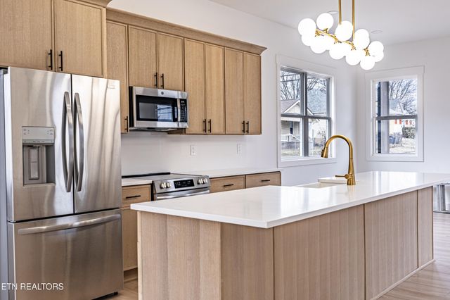 2823 Johnston St, Knoxville, TN 37921