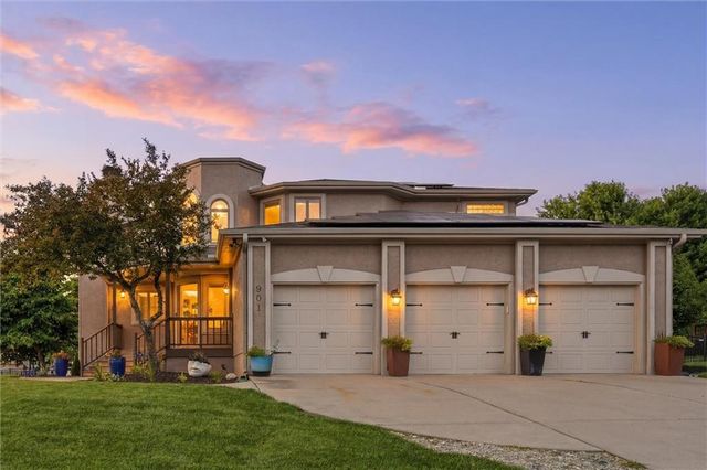 901 SW Raintree Drive, Lee's Summit, MO 64082