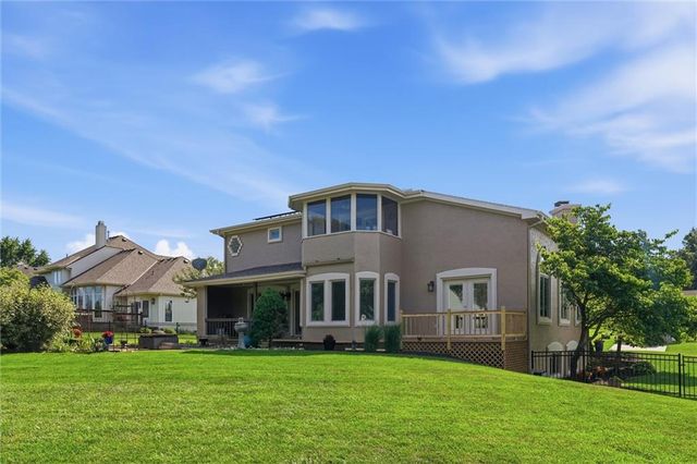 901 SW Raintree Drive, Lee's Summit, MO 64082