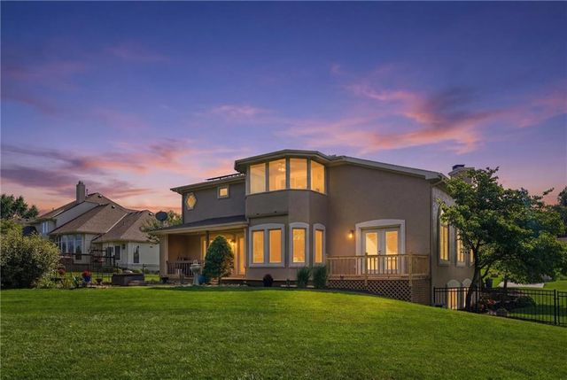 901 SW Raintree Drive, Lee's Summit, MO 64082