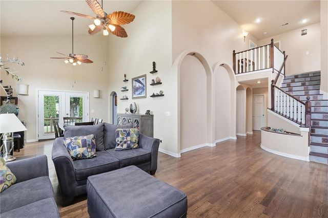 901 SW Raintree Drive, Lee's Summit, MO 64082
