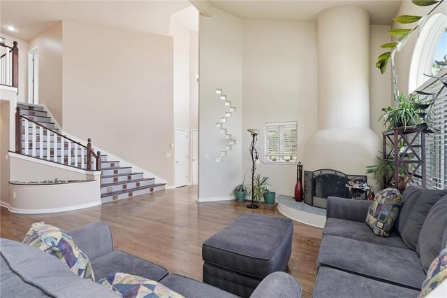 901 SW Raintree Drive, Lee's Summit, MO 64082