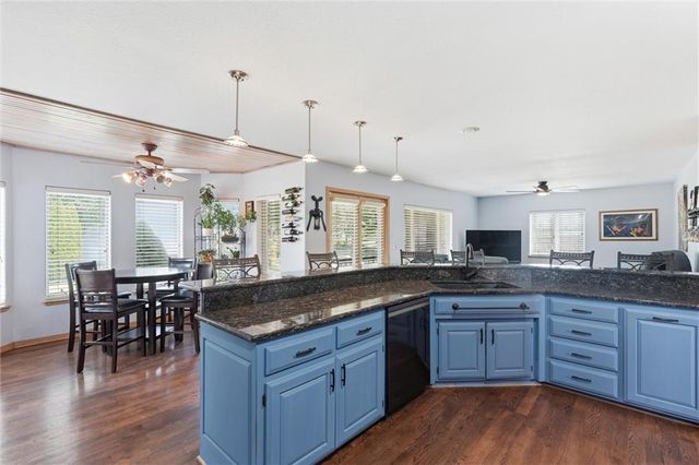 901 SW Raintree Drive, Lee's Summit, MO 64082