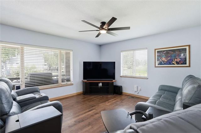 901 SW Raintree Drive, Lee's Summit, MO 64082