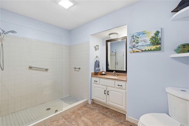901 SW Raintree Drive, Lee's Summit, MO 64082