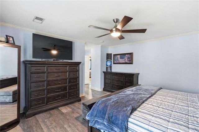 901 SW Raintree Drive, Lee's Summit, MO 64082