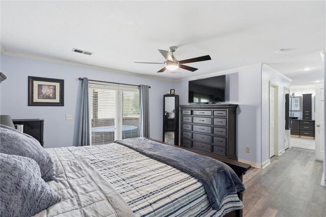 901 SW Raintree Drive, Lee's Summit, MO 64082