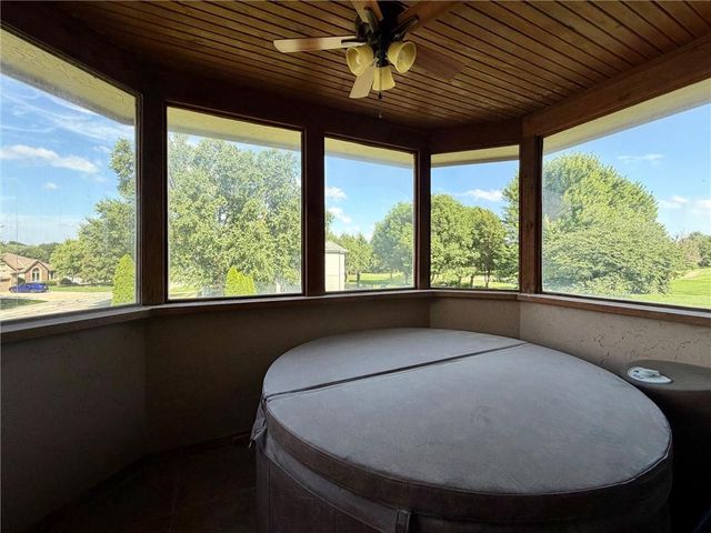 901 SW Raintree Drive, Lee's Summit, MO 64082
