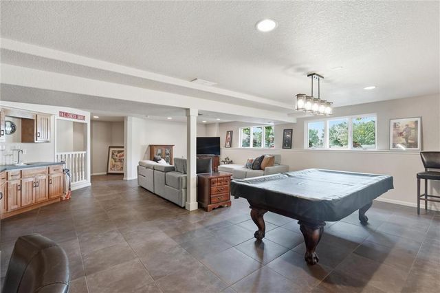 901 SW Raintree Drive, Lee's Summit, MO 64082