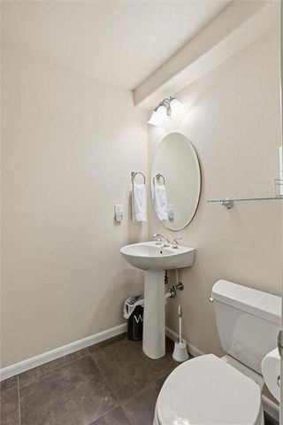 901 SW Raintree Drive, Lee's Summit, MO 64082