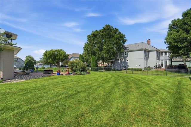 901 SW Raintree Drive, Lee's Summit, MO 64082