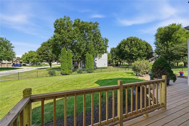901 SW Raintree Drive, Lee's Summit, MO 64082
