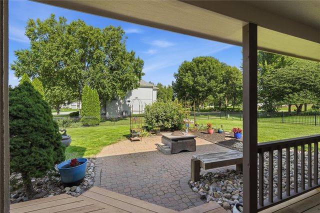 901 SW Raintree Drive, Lee's Summit, MO 64082