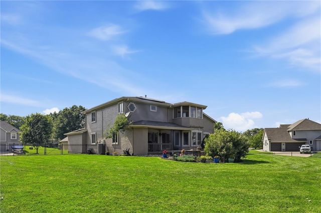 901 SW Raintree Drive, Lee's Summit, MO 64082