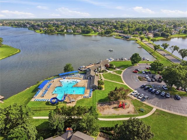 901 SW Raintree Drive, Lee's Summit, MO 64082