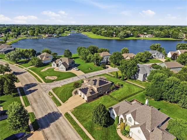 901 SW Raintree Drive, Lee's Summit, MO 64082