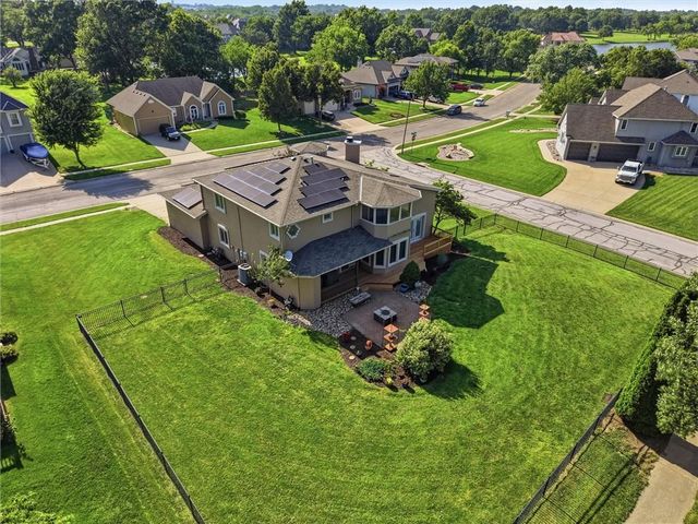901 SW Raintree Drive, Lee's Summit, MO 64082
