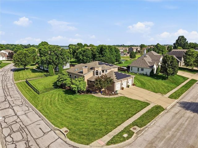 901 SW Raintree Drive, Lee's Summit, MO 64082