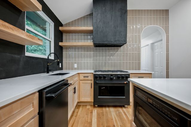 1032 Paint Pony Trl, Pegram, TN 37143