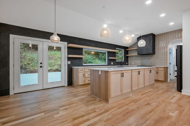 1032 Paint Pony Trl, Pegram, TN 37143