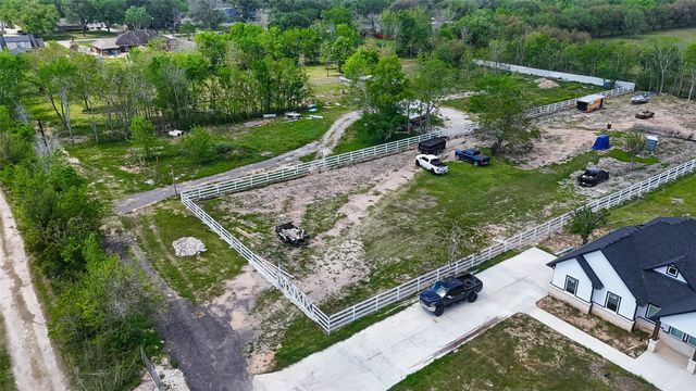 6525 Lesiker Road, Brookside, TX 77581