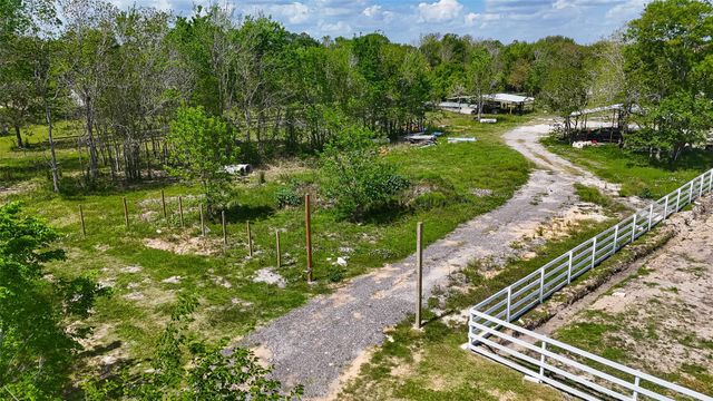 6525 Lesiker Road, Brookside, TX 77581