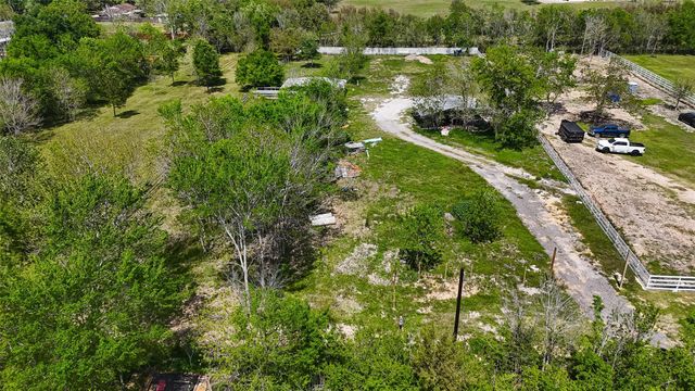 6525 Lesiker Road, Brookside, TX 77581