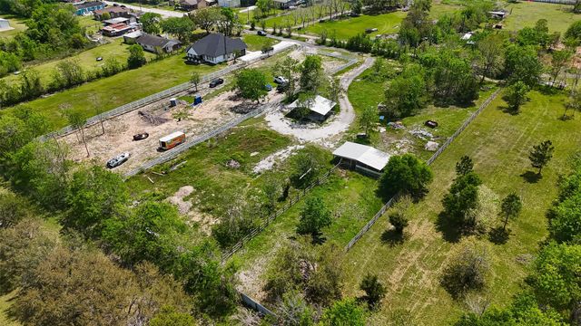 6525 Lesiker Road, Brookside, TX 77581