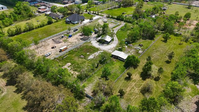 6525 Lesiker Road, Brookside, TX 77581