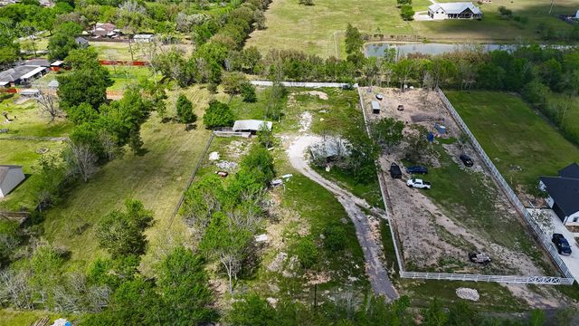 6525 Lesiker Road, Brookside, TX 77581