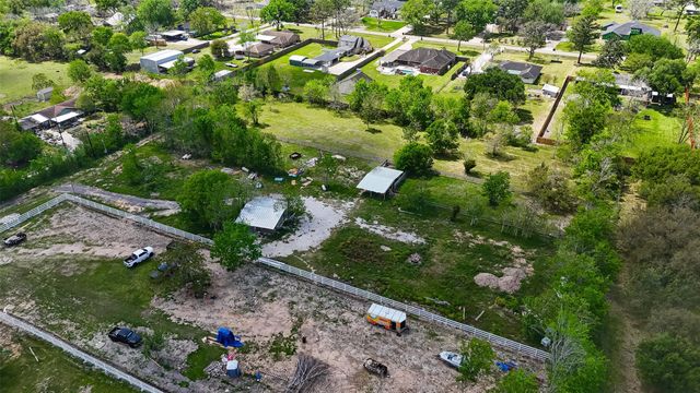 6525 Lesiker Road, Brookside, TX 77581