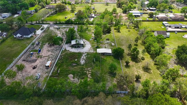 6525 Lesiker Road, Brookside, TX 77581