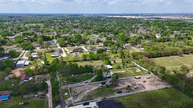 6525 Lesiker Road, Brookside, TX 77581