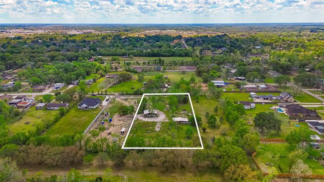 6525 Lesiker Road, Brookside, TX 77581