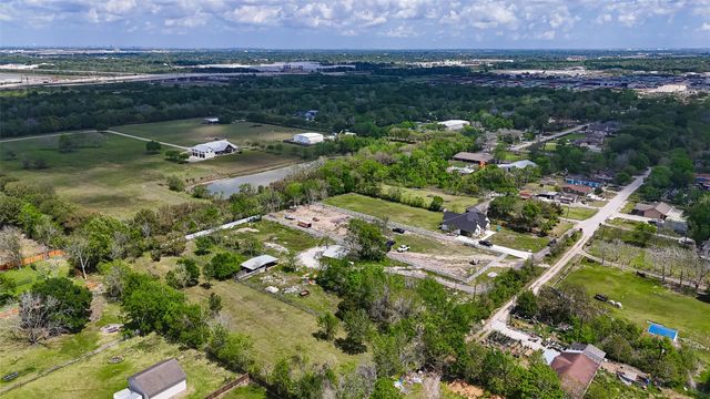 6525 Lesiker Road, Brookside, TX 77581