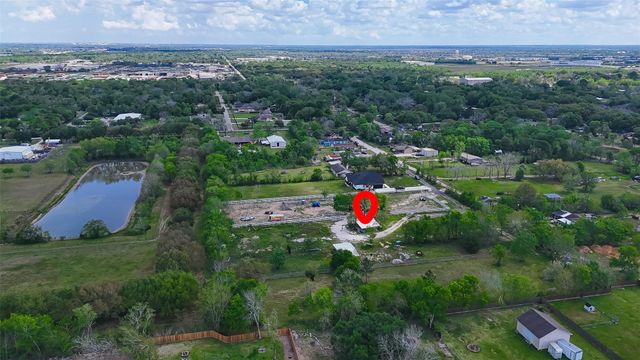6525 Lesiker Road, Brookside, TX 77581