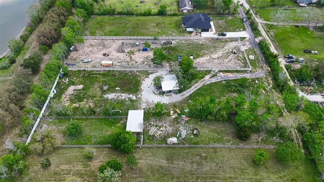 6525 Lesiker Road, Brookside, TX 77581