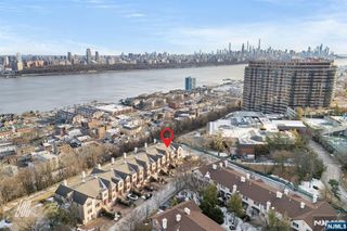 29 E Victoria Place, Fort Lee, NJ 07024