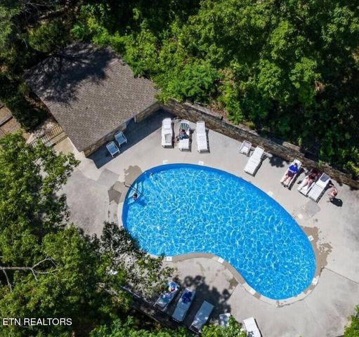 925 Sunshine Tr, Gatlinburg, TN 37738