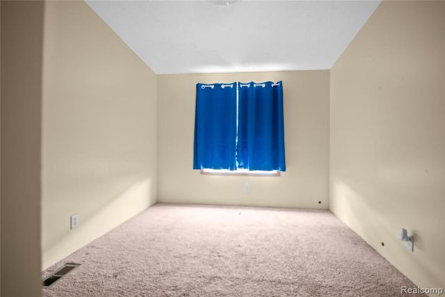 271 Laurel Leah, Oxford, MI 48371