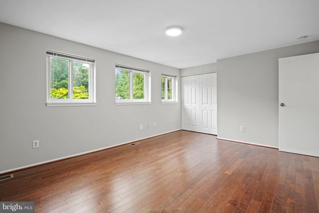 5863 JACKSONS OAK CT, Burke, VA 22015