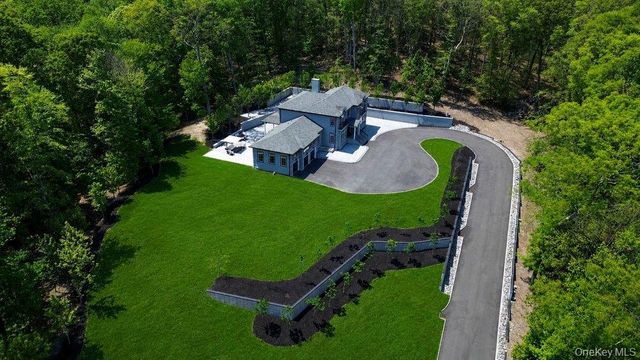 23 Woodbury Road, Woodbury, NY 11797