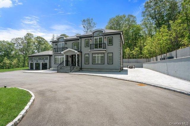23 Woodbury Road, Woodbury, NY 11797