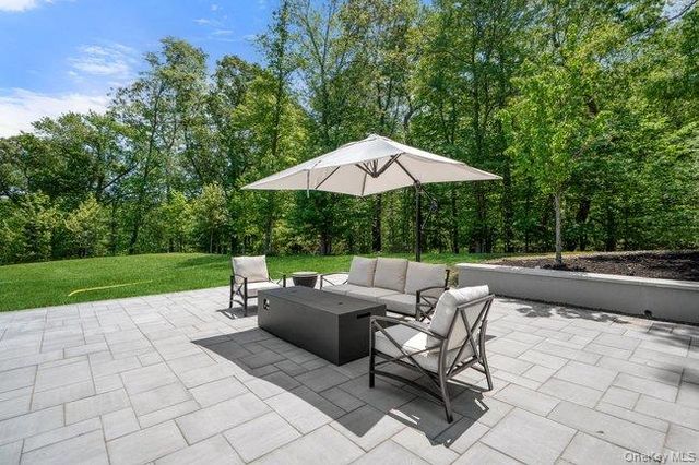 23 Woodbury Road, Woodbury, NY 11797