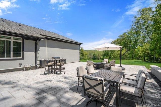 23 Woodbury Road, Woodbury, NY 11797